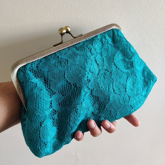 VINTAGE|| Turquoise LACE clutch purse with contrast orange interior - Picture 2 of 9